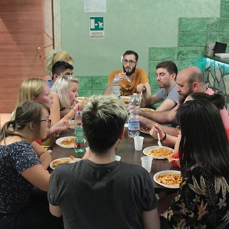 Youth Meeting Home Флоренция Екстериор снимка
